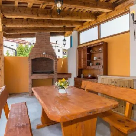 Resa Apartment *